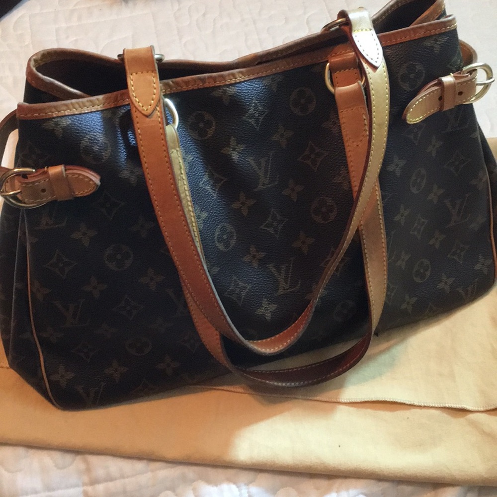 LOUIS VUITTON MONOGRAM TOTE With clasp closure